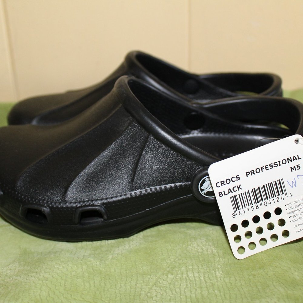 Crocs w/side holes, black NWT, size 7 women's